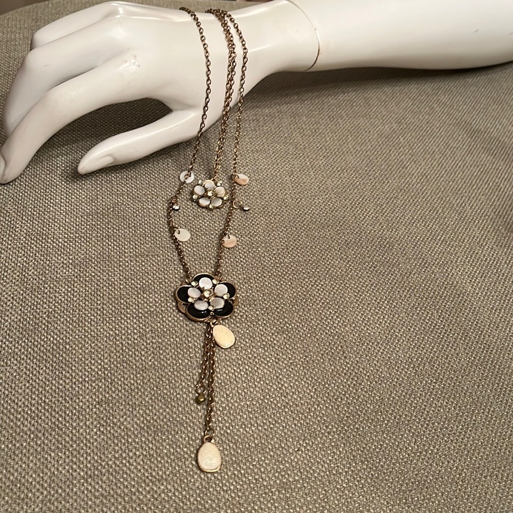 Double strand necklace. Flowers. Capiz shell. Stones. Rhinestones. Copper tone.